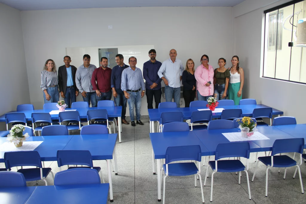 Prefeito Hélio Mendes realizou a entrega do refeitório da Escola Municipal Nossa Senhora das Graças na manhã desta quinta-feira (16).